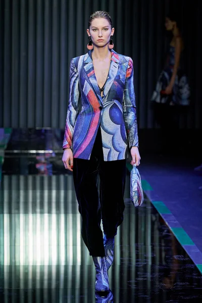 Look 60